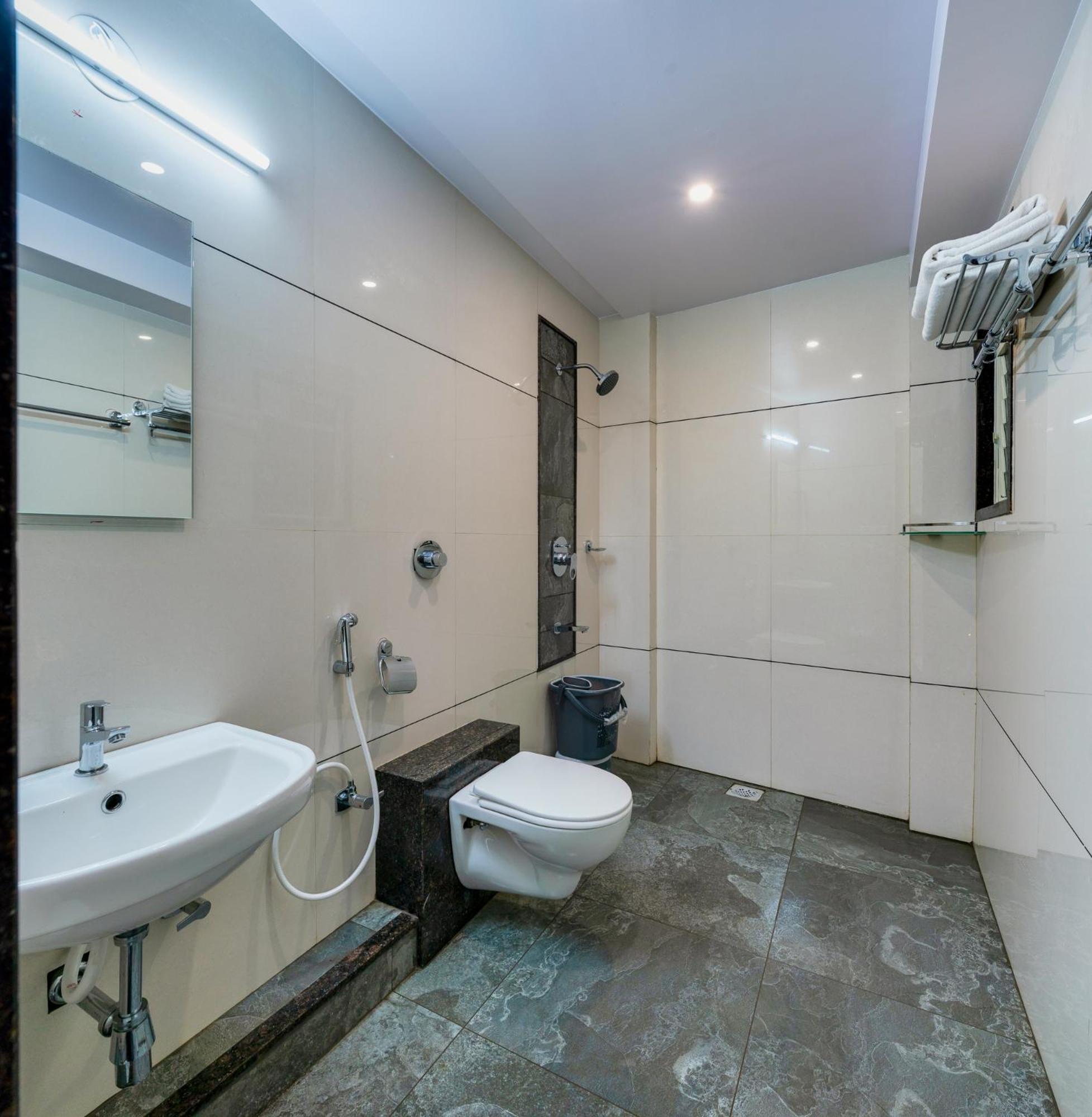 Hotel Aatithya Satkar Near Mahalaxmi Temple Kolhapur Dış mekan fotoğraf